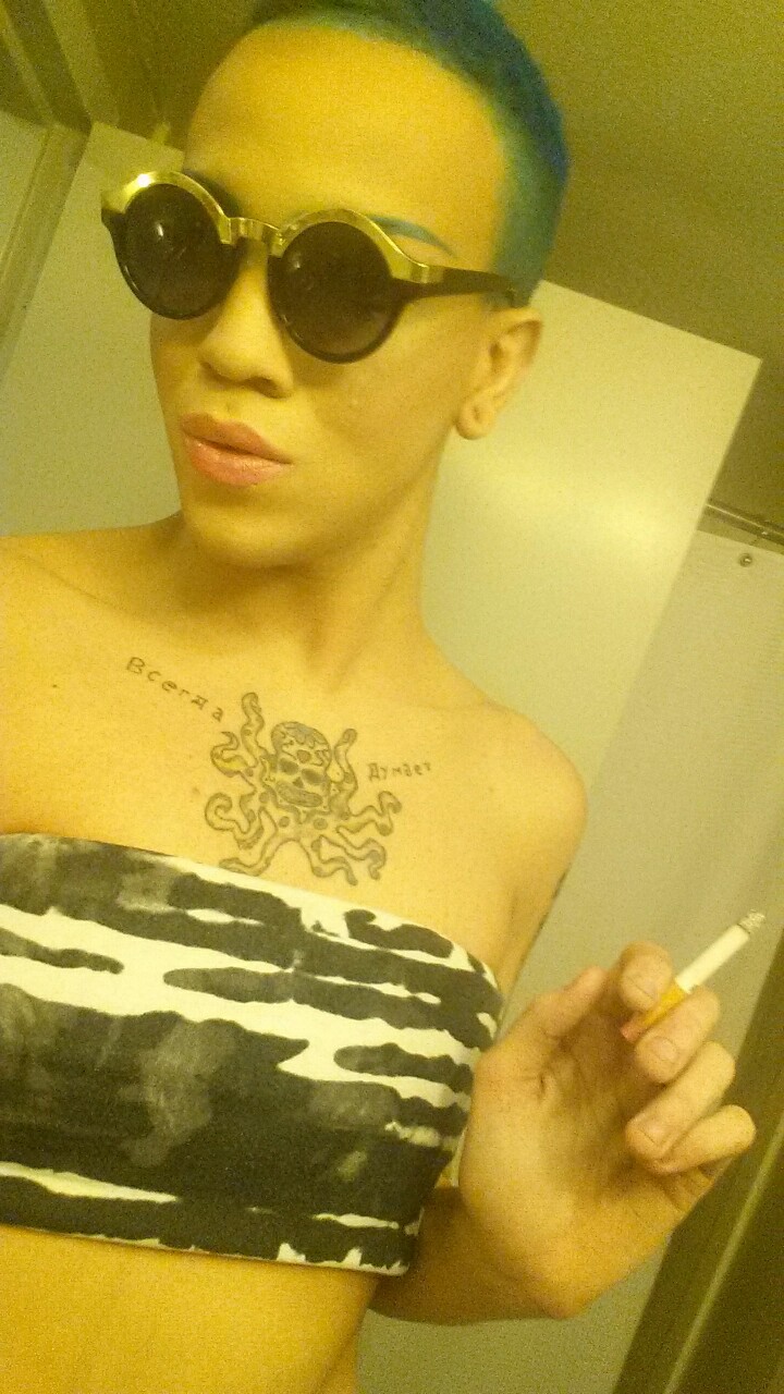 rhinoplasti:  Blue-haired genderfuck trans woman looks