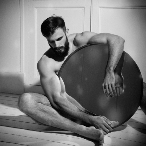 Killian Belliard is the muscled bearded man by definition