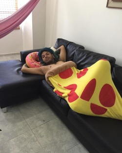 My girlfriend got me a PIZZA BLANKET!!!!!