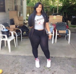 bigbuttsthickhipsnthighs:  Super thick cutie!