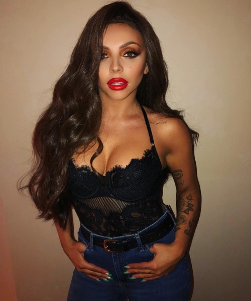 jesynelsonsource: jesynelson:   Change of corset couldn’t breath in me other one