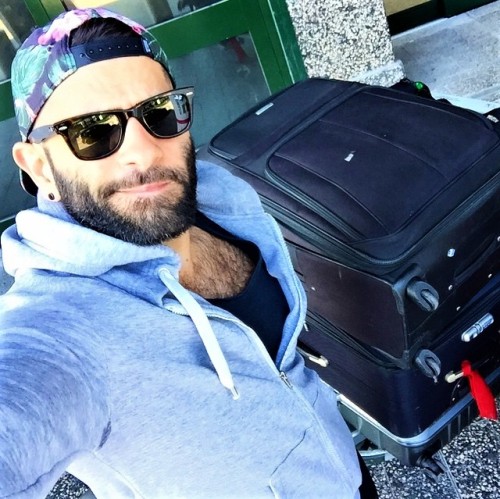 kazhairy:Instagram : ramonbroza 