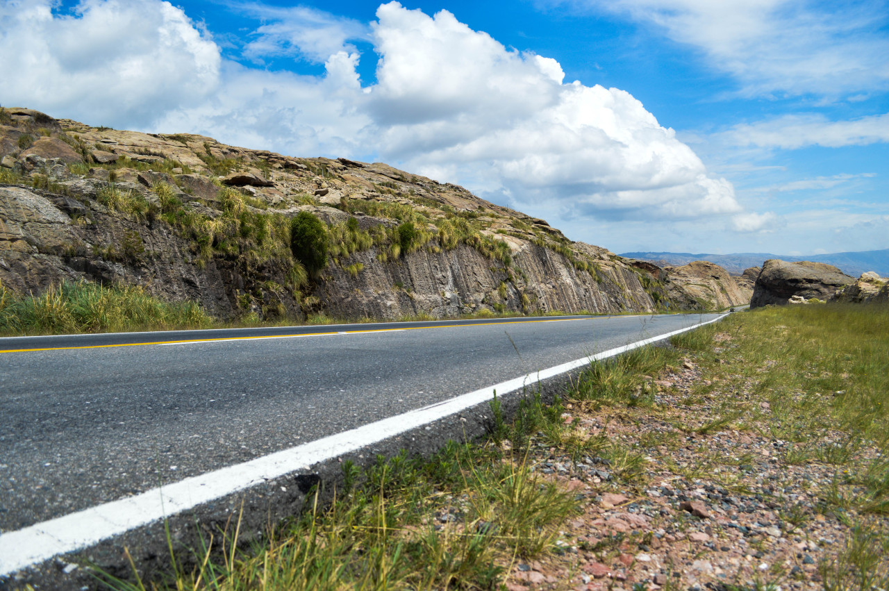 mat-photograpy:   Foto de un camino en las sierras de Córdoba. 