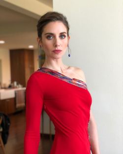 Badbitchesglobal:alison Brie