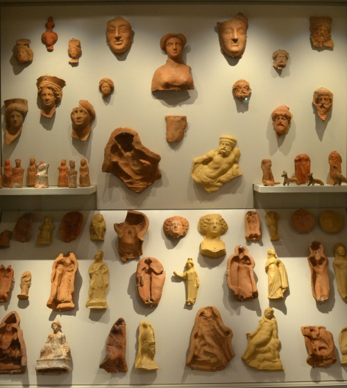 greek-museums: Archaeological Museum of Arta: Coroplastic art: Moulds with contemporary casts (in l