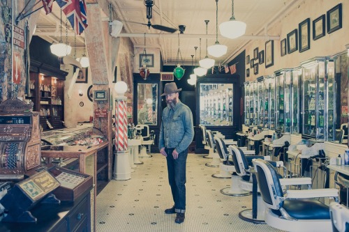 PHOTO - “Cuts” by Franck Bohbot - Barbers & barbershops, New York City, november 201