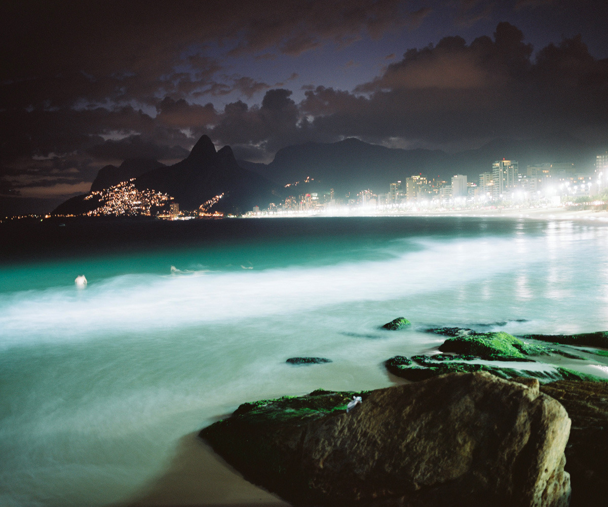 freundevonfreundentravel:  “Ipanema beach in Rio de janeiro at night. A great place