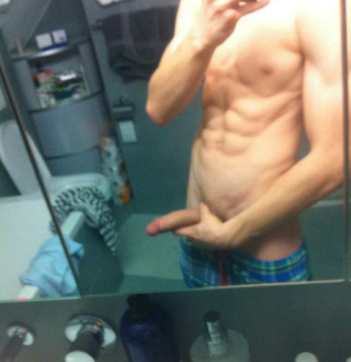 letmetakeadicpic:  straightguynaked:    Horny Straight Guys at http://straightguynaked.tumblr.com/    Nothing better than a guy showing off what he’s got! If you’d like to add your own submit or send them to letmetakeadicpic@gmail.com