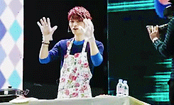 jaejoongies:   jae doing gwiyomi @ nanjing mini-concert/fanmeet aka goodbye life ｡：ﾟ(｡ﾉω＼｡)ﾟ･｡