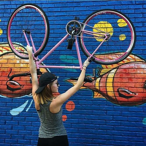 javi-ballestero:@wifeyok #fixiegirl #fixedgirl#wall #girlbiker #girlonbike #girl #mural #pinkbike #g