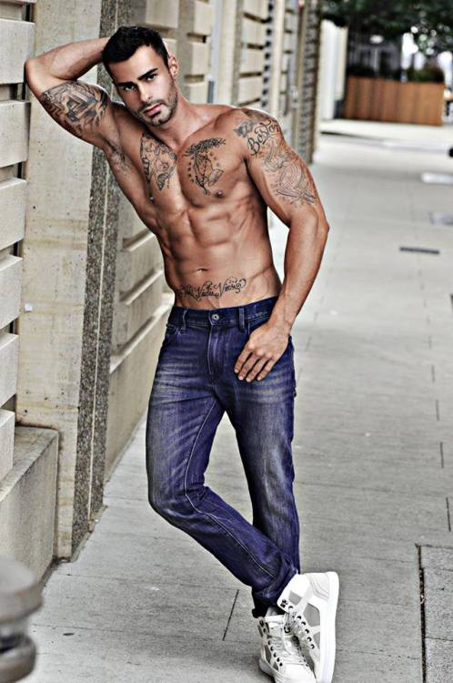 cdnlifter27:  Darren BirksPhotos: Jamie Dominic adult photos