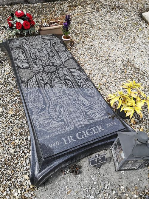 blondebrainpower:  The grave of H.R. Giger, the Swiss sculptor/designer who designed, among other things, the alien creatures for the movie Alien.