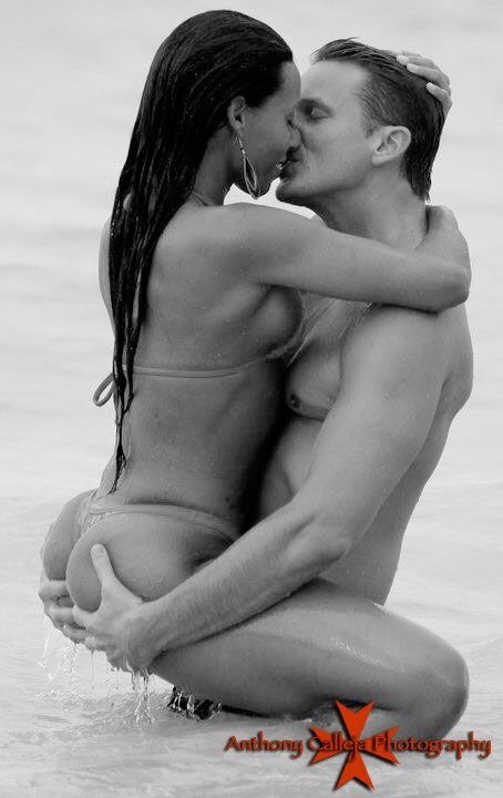 erospainter:  mirandacatt1:The Ballad of Sir E &amp; Little M  We broke a little
