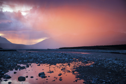 vurtual: Sunset on the Toklat River (by Daniel Leifheit)
