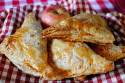 -foodporn:  Apple Bacon Cheddar Turnovers 