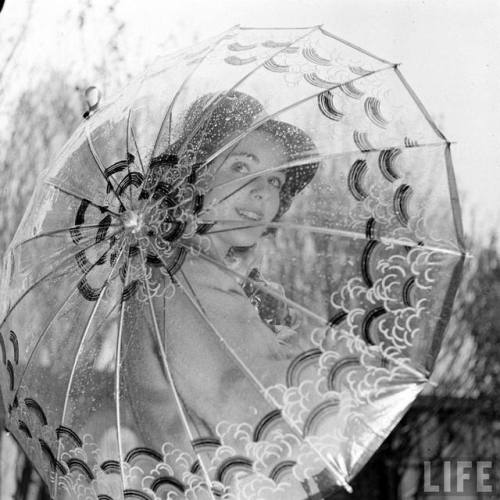 Pliofilm umbrella(Alfred Eisenstaedt. 1938)