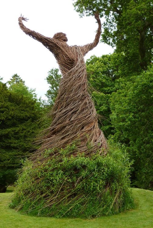 asylum-art:  Trevor Leat: A Swirling Willow Figure RisesA Swirling Willow Figure