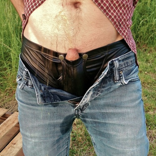 XXX xnpee: Piss on my black brief every time. photo