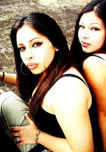 lovelyxxxlatinas:  Look like twins  Dos cholas!