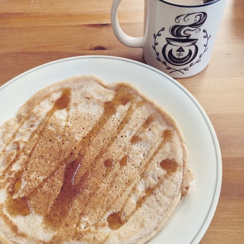 Breakfast Time ❤️ Wish you all a great Weekend #vegan #pancakes #breakfast #thebeeandthesea #cup #wi