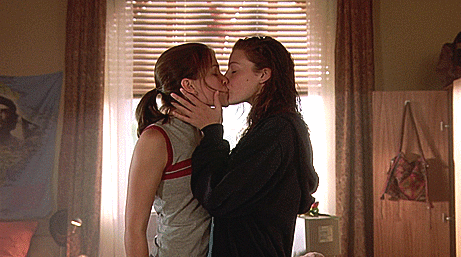 sugerissweet:  lesbiansilk:  Lost and Delirious (2001) - Piper Perabo &amp; Jessica