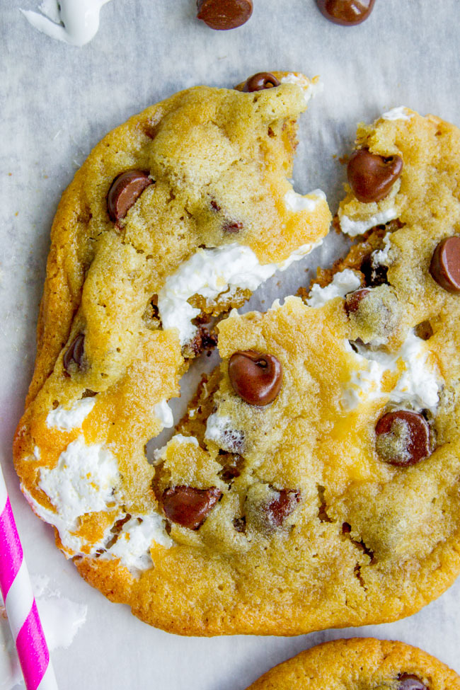 sweetoothgirl:  Marshmallow Creme Stuffed Chocolate Chip Cookies