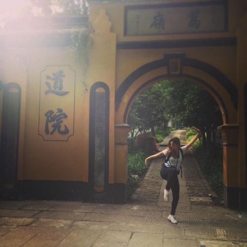 Posing #hangzhou #shanghai #china #travel #asia #light #chinesearchitecture #chinesekungfu #posing #