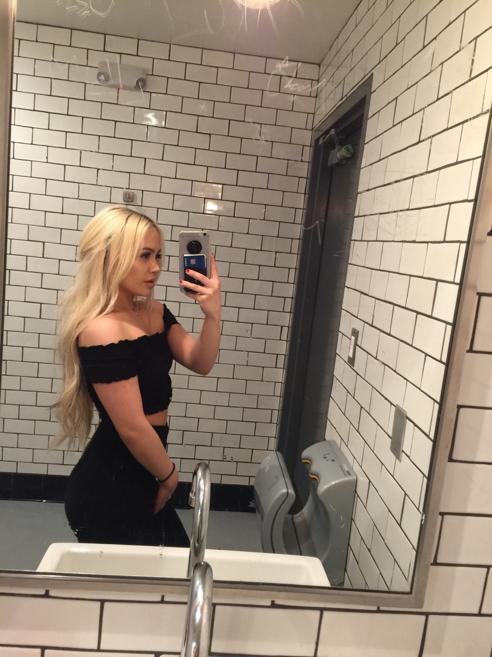 jaylenejoybeligan:  waiting for my veggie burgers