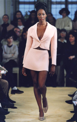 naomihitme:  Naomi, Prada Fall/Winter 1992