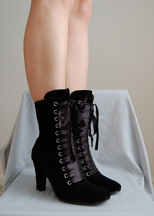 frightfulelegance: Black Velvet Boots