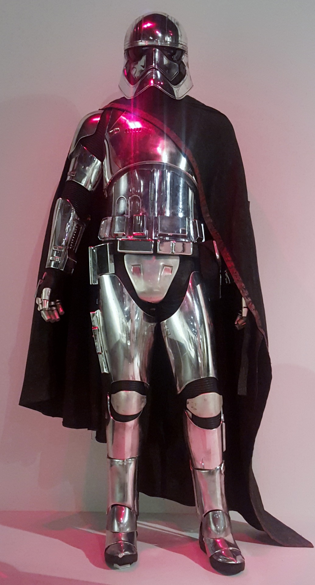 Hot Damneron Captain Phasmas Armor From The Fidm Exhibit In