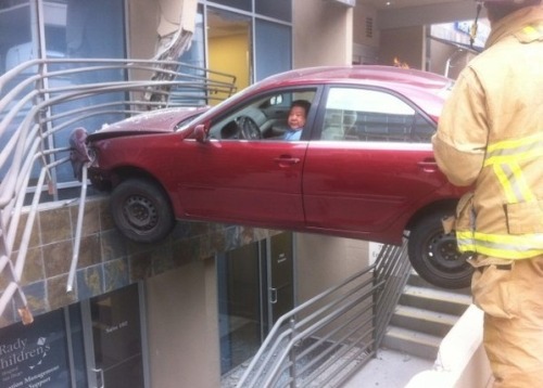 rebecca-blacks-crocs:  laugh-til-ya-fart:  whaddup bitches im here  priority parking