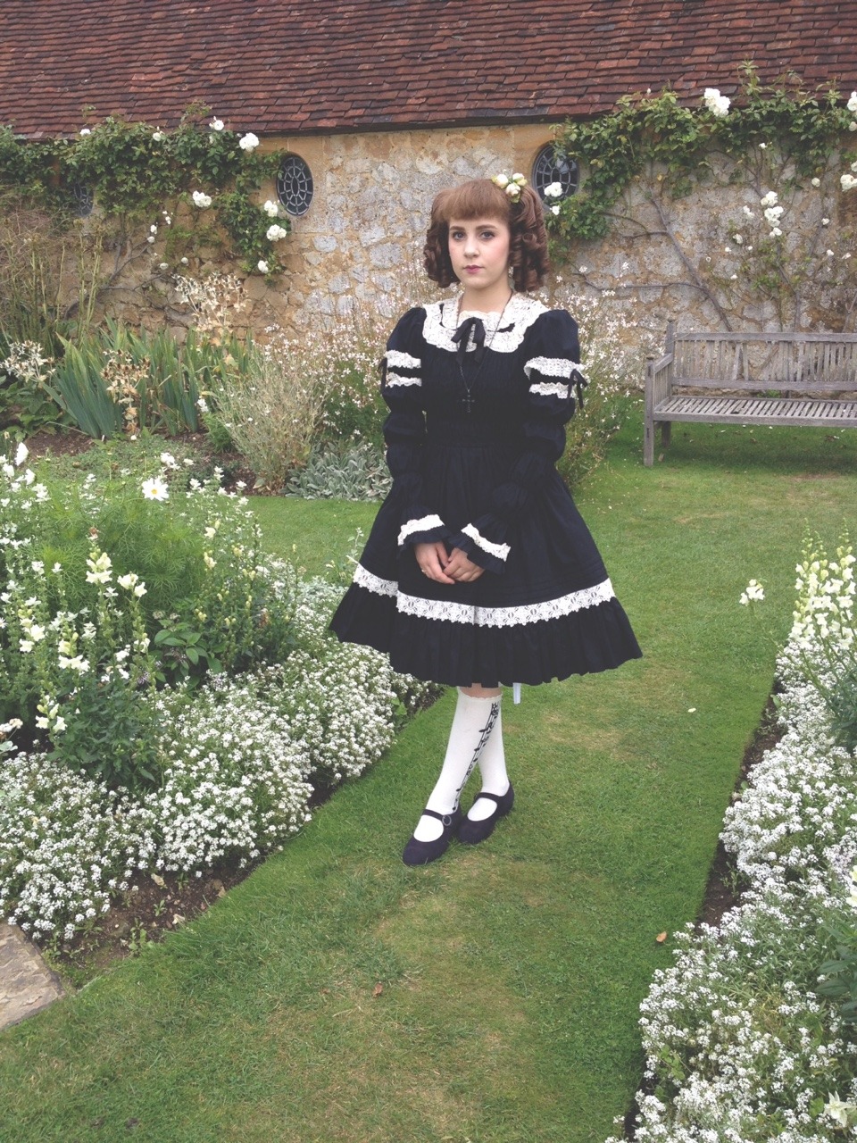 satanscelestialbaby:  My coord today to go and visit a lovely Elizabethan house and