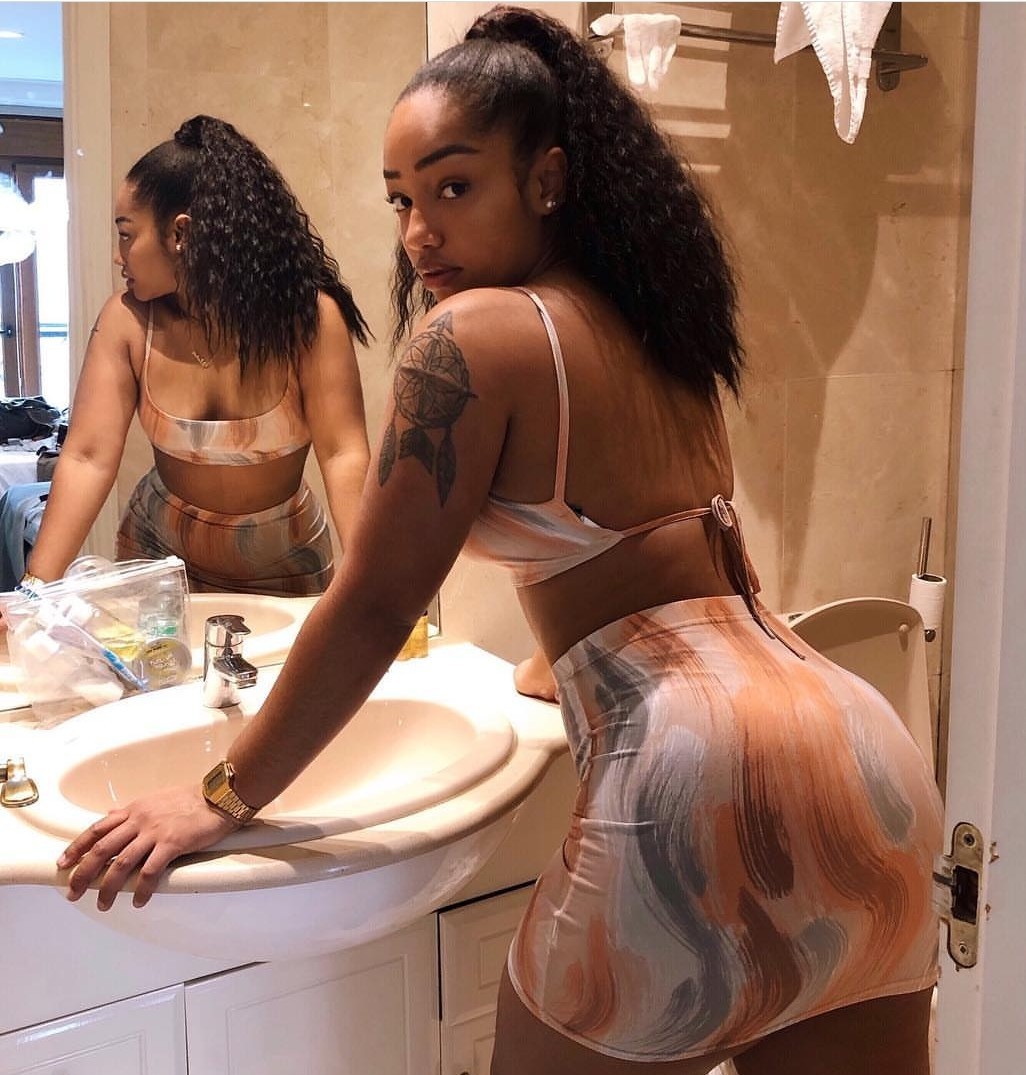 kingjazziedad:  DeliciouslySexy. Petite. Shortie. BootiDelicious.Ms Sesylis 💜💜💜