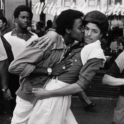 sexylazymercymama: lgbt-history-archive: Castro Street Fair, San Francisco, August 17, 1980. Photo ©