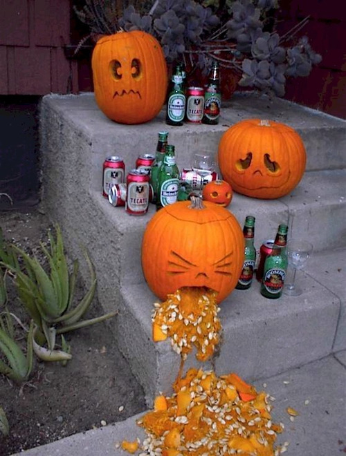 ojostristesxox:  Funnu jack o lanterns on We Heart It. http://weheartit.com/entry/82210533/via/garbiella_33