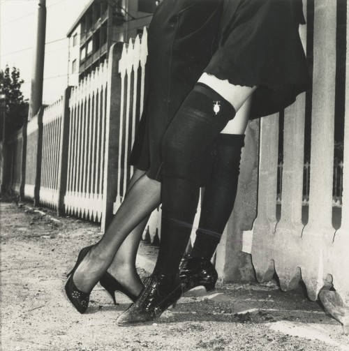 disease:RICH GIRLS – BORDIGHERA, ITALYHELMUT NEWTON // 1982[gelatin silver print | 14 x 11″]