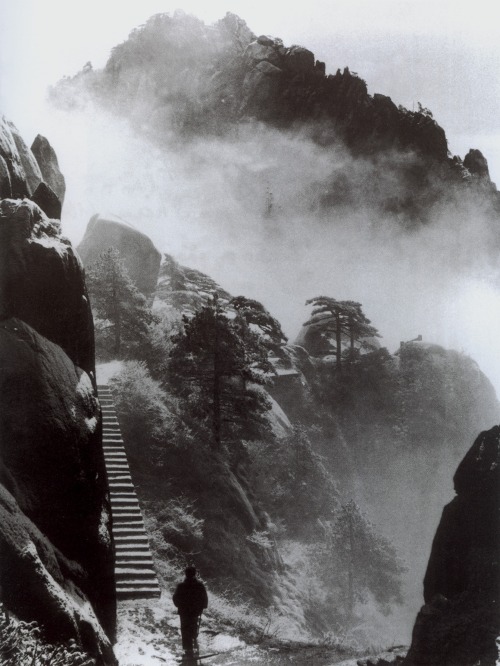 istmos:  Louise Weiss, Huangshan, China, circa 1950