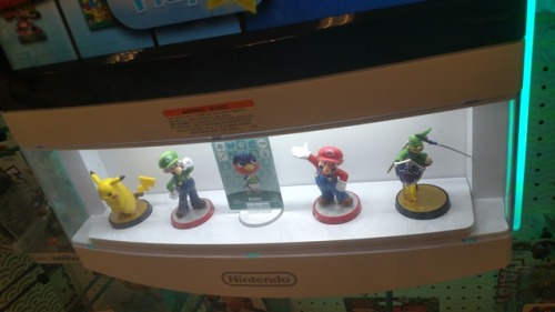 I feel like having the Smash Link amiibo in the display case is a huge dick move at this point Ninte
