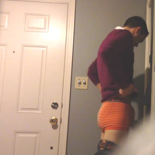 voyboi:  str8 hottie putting his gun back in the holster after being sucked off by who he thinks was a girl!
