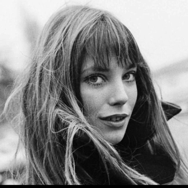 Jane Birkin in the courtyard of the French National College of Fine Arts, in Paris, 2nd January 1969. Photos by 