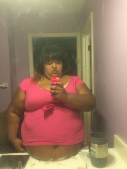 bigbellyssbbw:  Fatty in pink :)