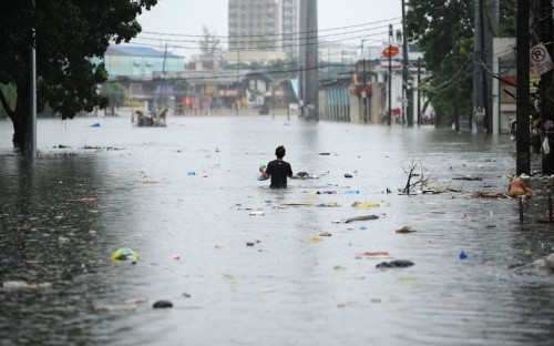 girlslikecarsandmonet: Manila submerged. Please signal boost, along with the emergency hotlines and 