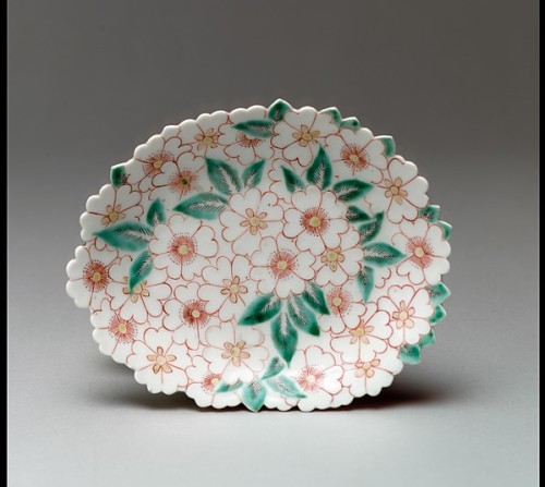 heaveninawildflower:Dish with Cherry Blossoms (Japan, mid-17th century).Porcelain with overglaze polychrome enamels.Imag