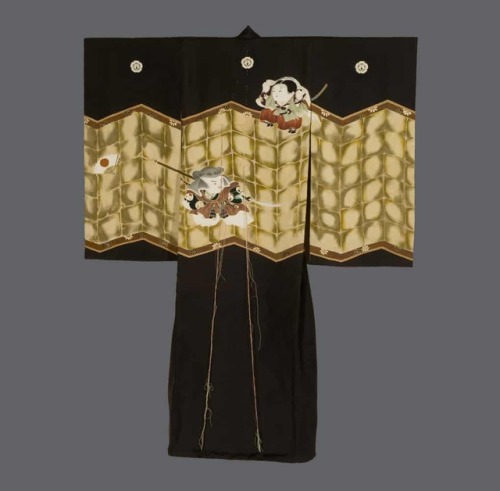 Boy’s Ceremonial kimono. Taisho period (1912-1927), Japan.  The Kimono Gallery. A plain silk miyamai