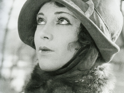 Nadia Sibirskaïa in the 1926 film ‘Ménilmontant’ directed by Dimitri Kirsanoff. 