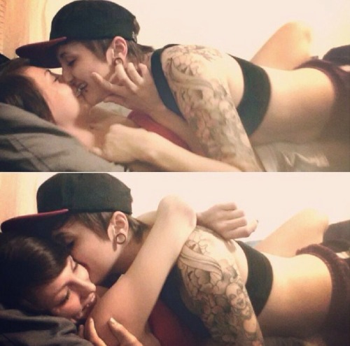 no-you-cant-watch:the-inspired-lesbian:Love & Lesbians ♡♀♀