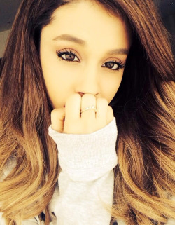 arianagrandestudio:  How can someone be so perfect?  I don&rsquo;t know it&rsquo;s just, oh my god she&rsquo;s just&hellip;Oh my god like&hellip;.*spazzes out*