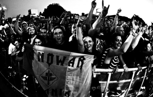 Play metal louder than hell