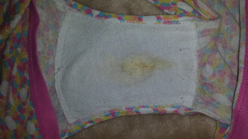 worndirtypanties:  Submission: “All my submission all same girl. Really no scent very clean and taste great” Wow! nice presentation Please submit your panties to mart_thong@hotmail.ca or use the submit link